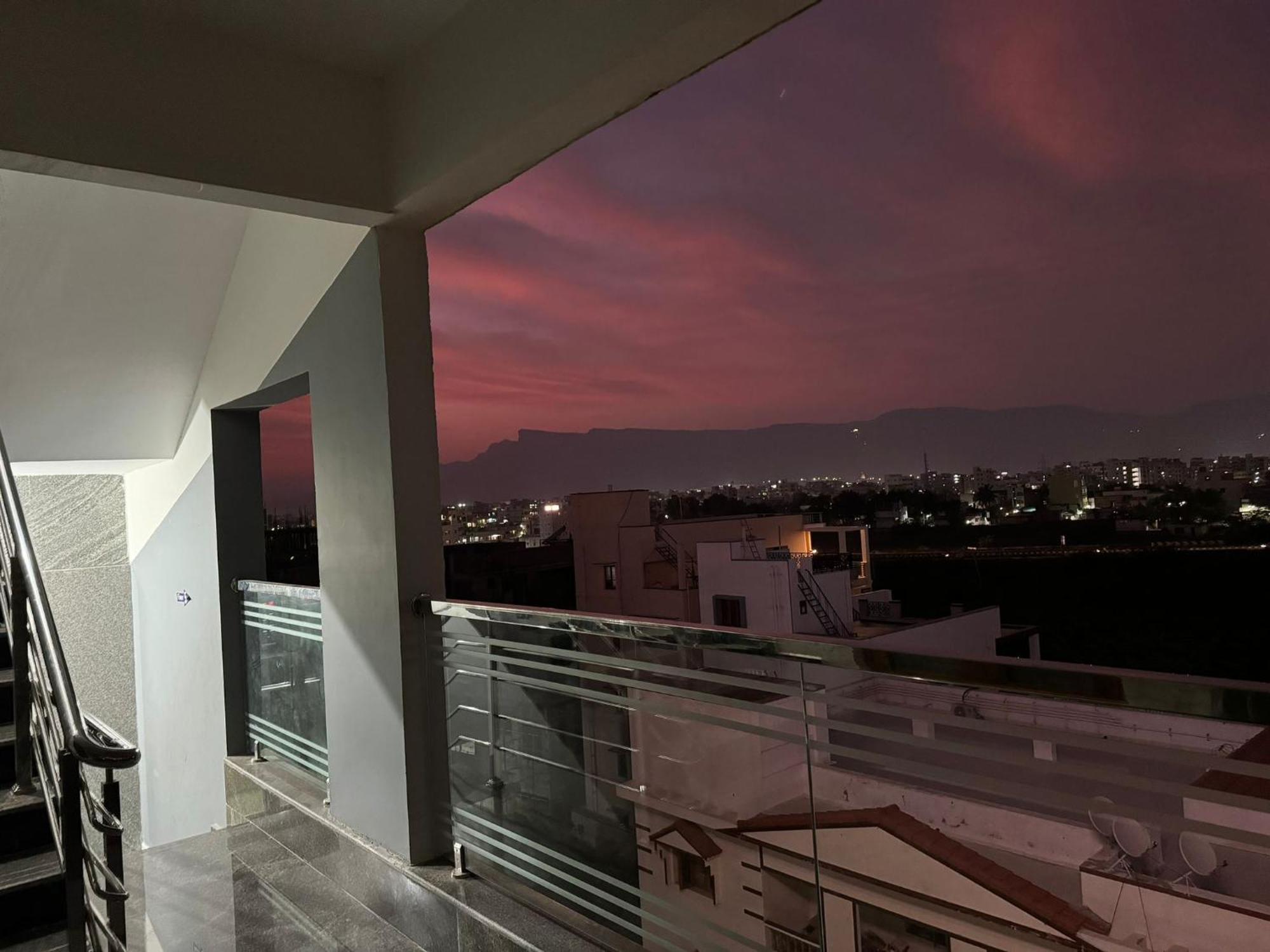 Tirupati Homestay - Ragunatha Resorts - 3Bhk Ac Apartments For Large Families - Free Breakfast - Flyover To Alipiri Gate - Wifi - Android Tv - - Easy Access To Visit All Temples Buitenkant foto